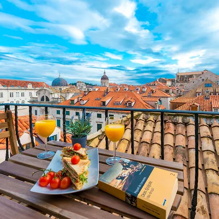 Scalini Palace Couette-café