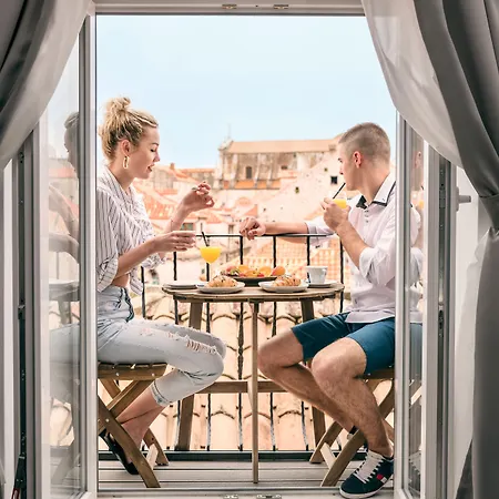 Scalini Palace Couette-café