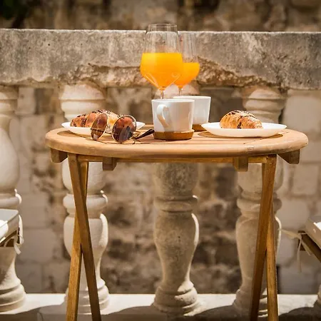 Scalini Palace Couette-café 4*