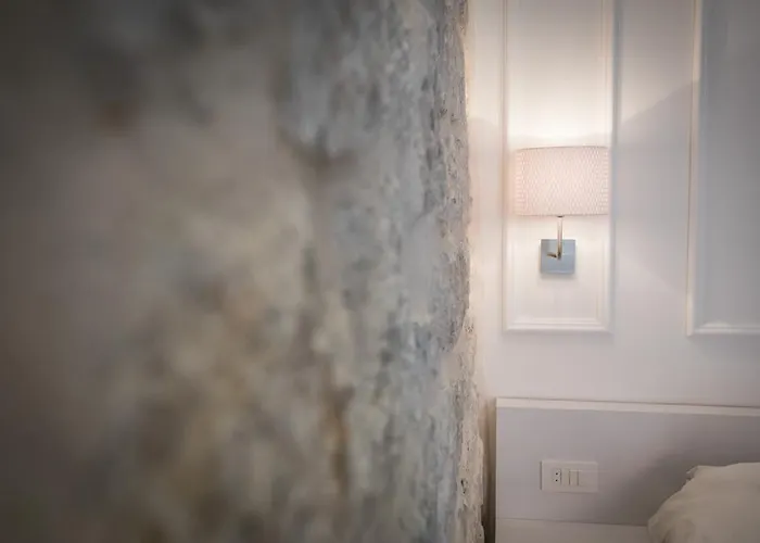 Scalini Palace Bed & Breakfast 4*