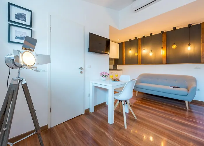 Scalini Palace Bed & Breakfast